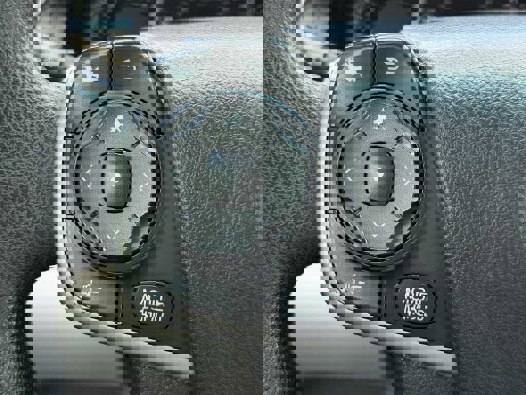 Used 2013 Toyota Camry LE image 28