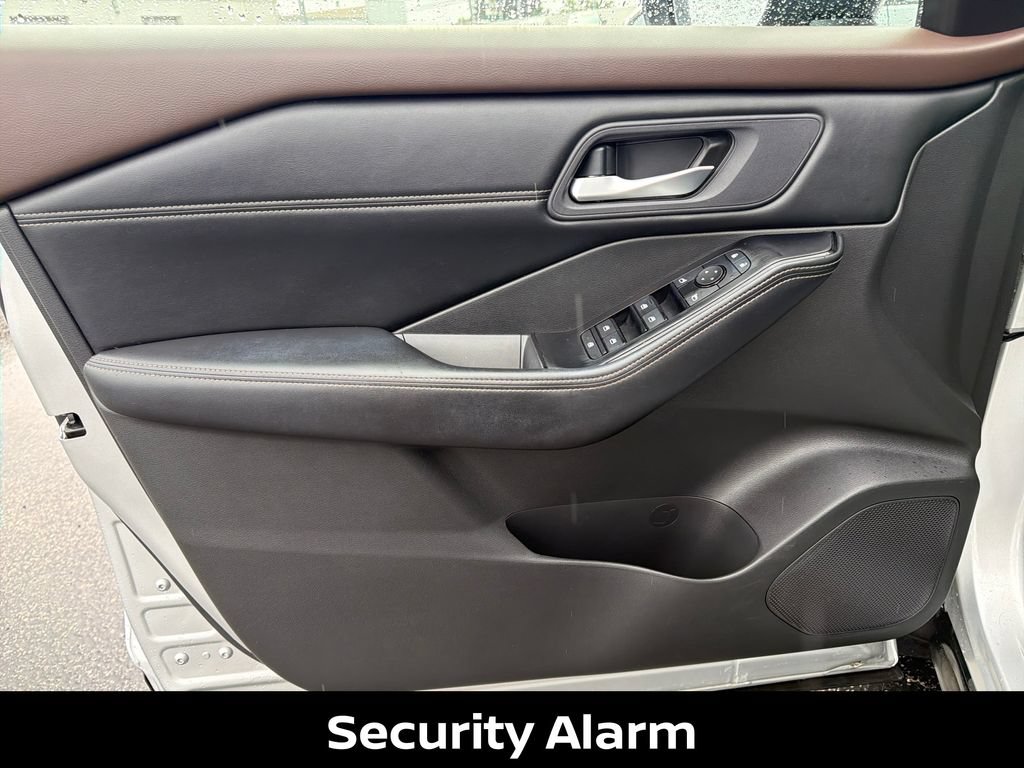 Certified 2023 Nissan Rogue SV w/ SV Premium B Package FWD image 12