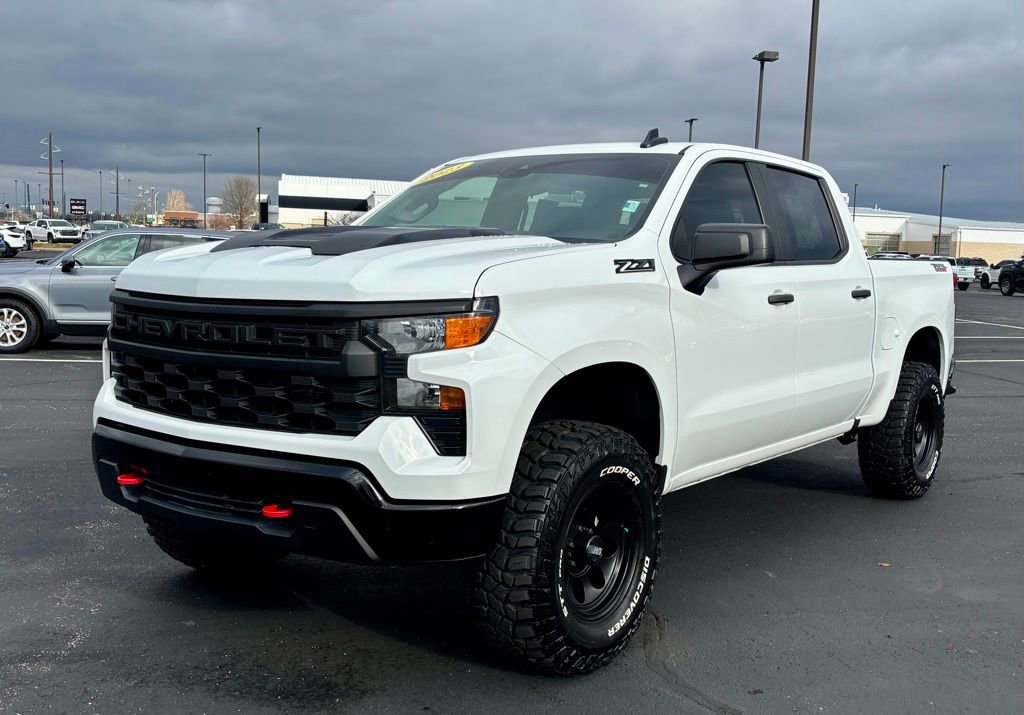 Used 2023 Chevrolet Silverado 1500 Custom Trail Boss w/ LPO, Dark Essentials Package image 3