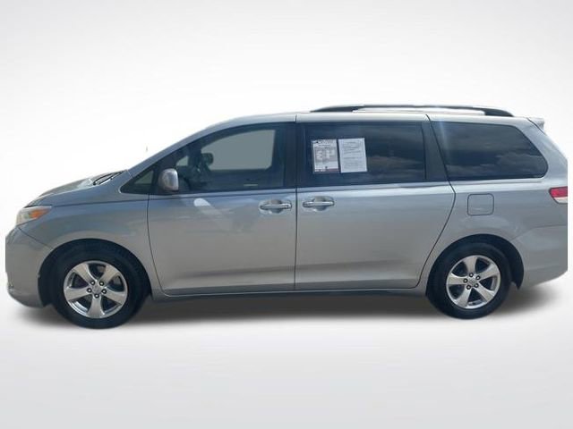 Used 2014 Toyota Sienna LE image 2