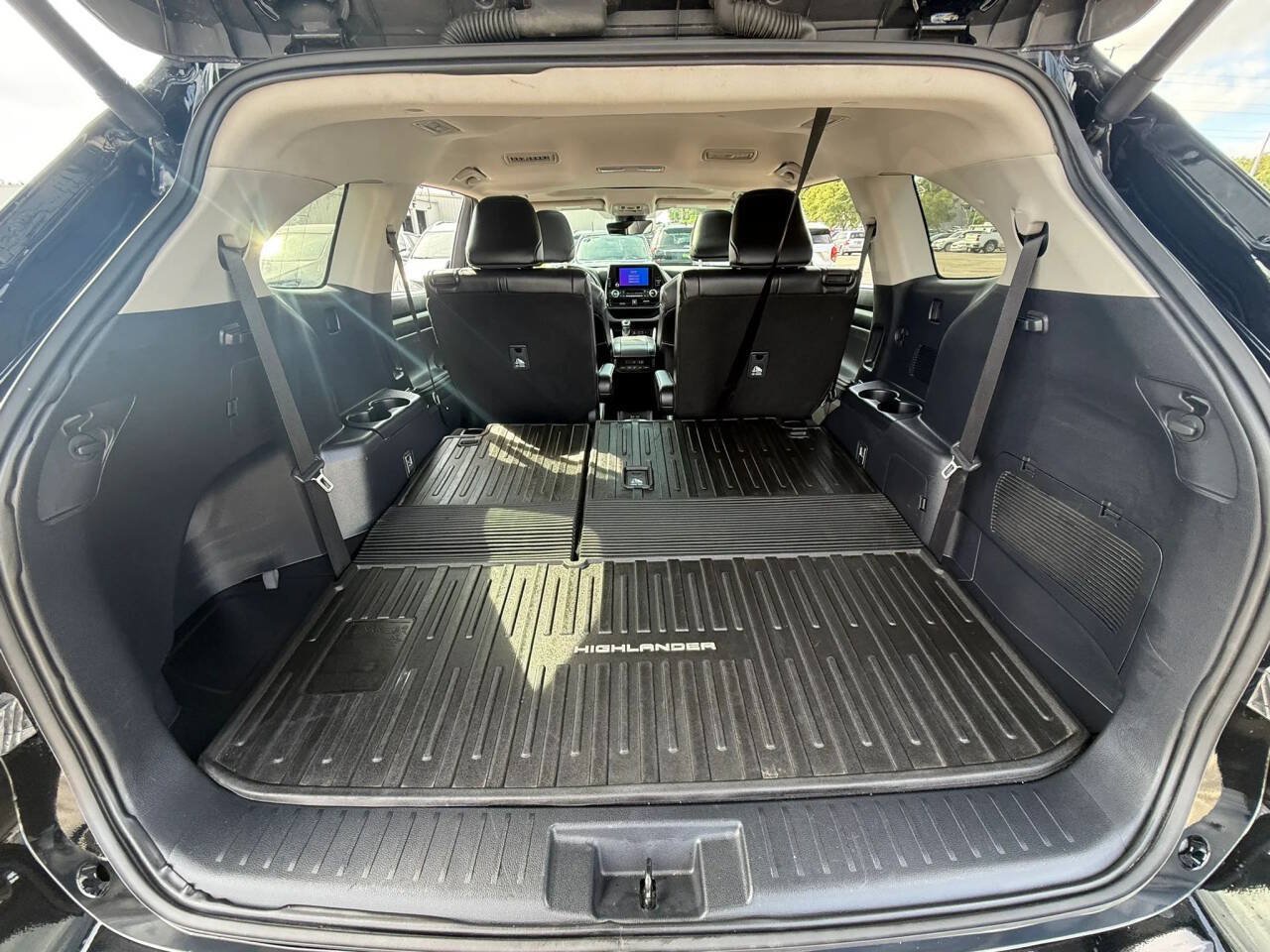Used 2024 Toyota Highlander XLE AWD/4WD image 14