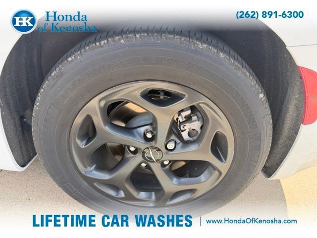 Used 2024 Chrysler Pacifica Limited FWD image 3
