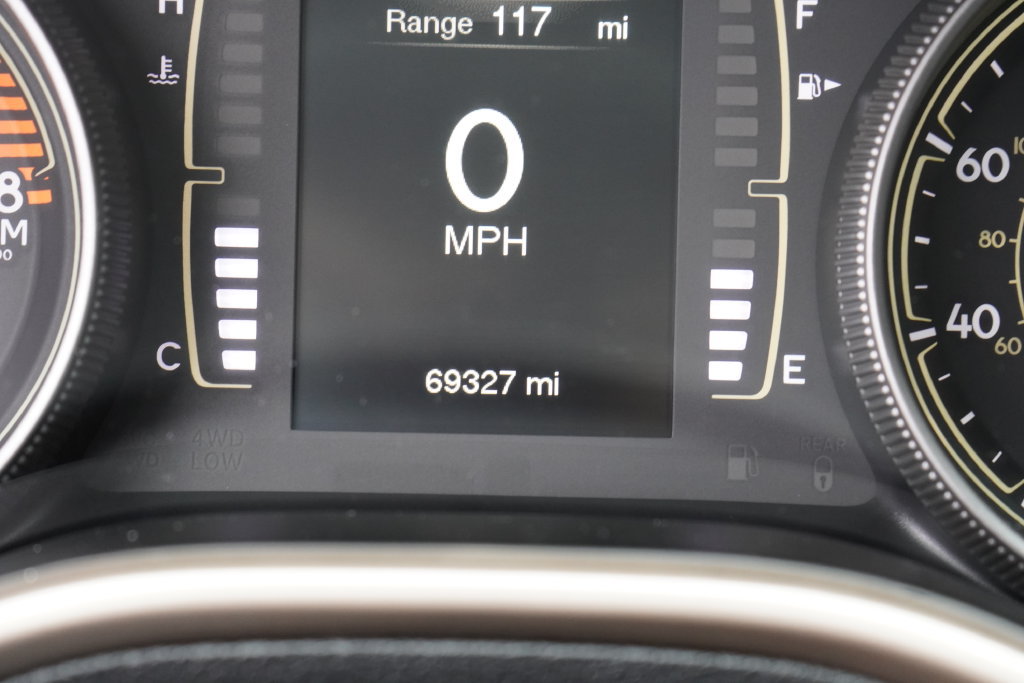 Used 2016 Jeep Cherokee Latitude w/ Comfort/Convenience Group AWD/4WD image 19