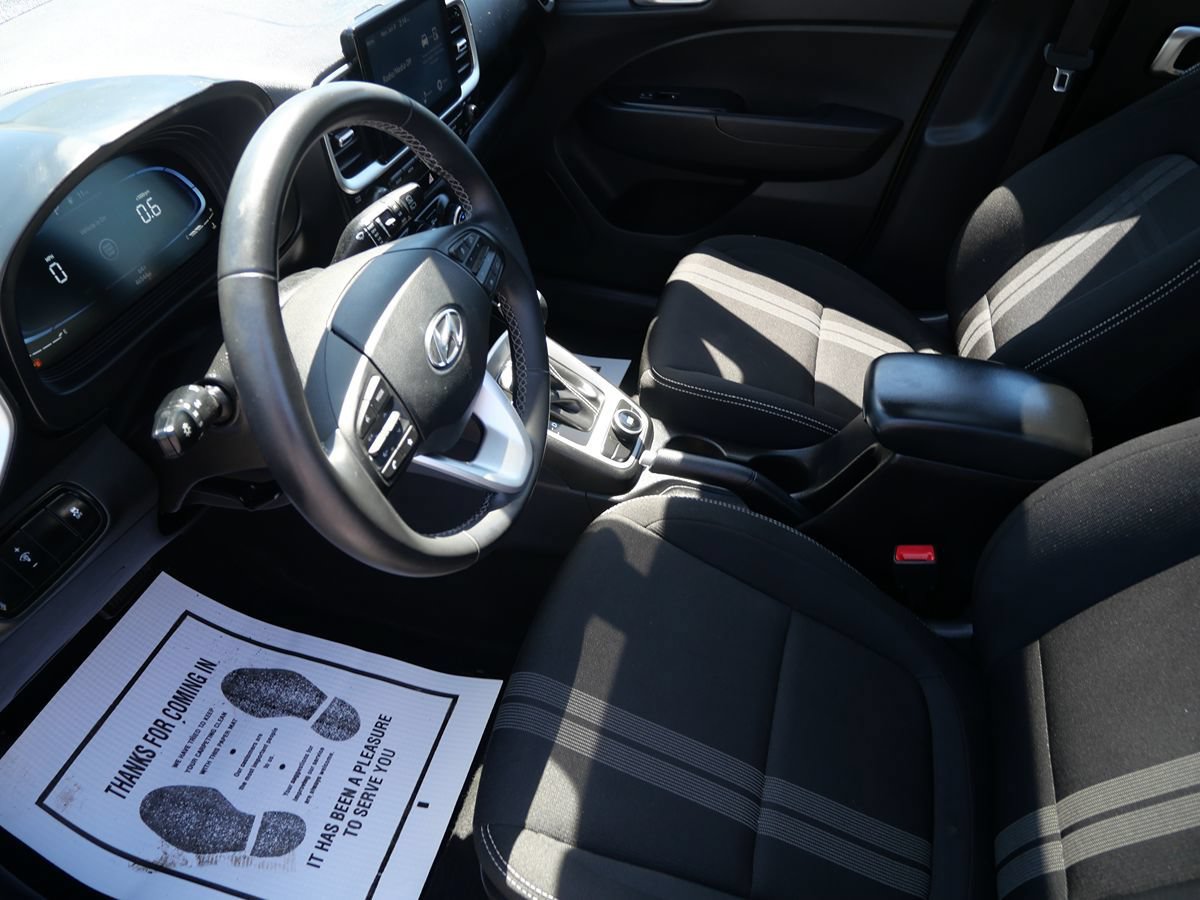 Used 2024 Hyundai Venue SEL FWD image 12