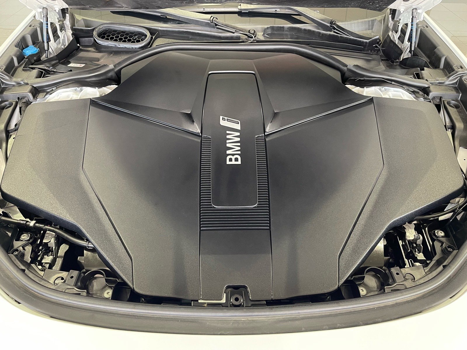 Used 2024 BMW i7 xDrive60 AWD/4WD image 20