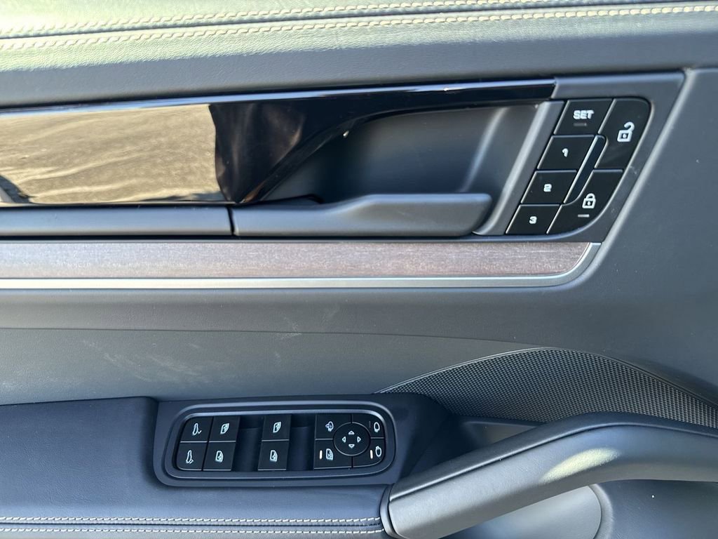 Certified 2026 Porsche Cayenne image 9