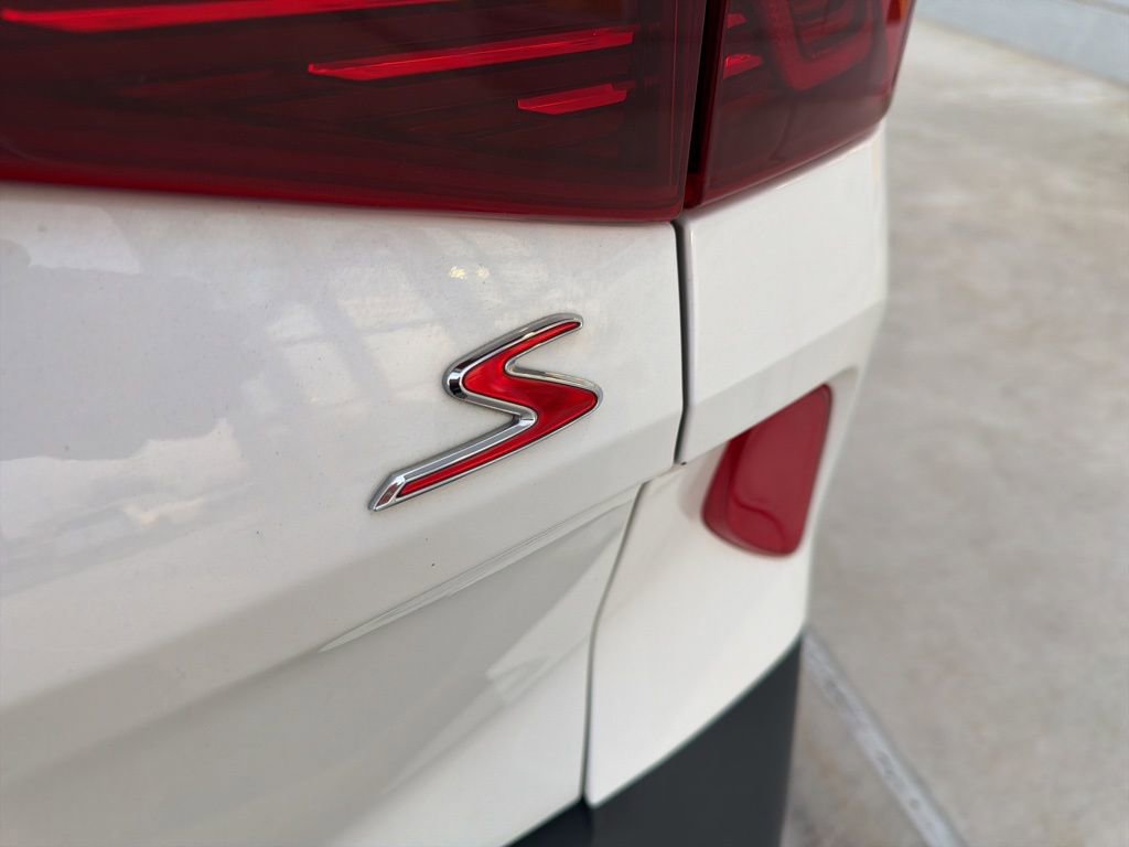 Certified 2021 Kia Seltos S image 4