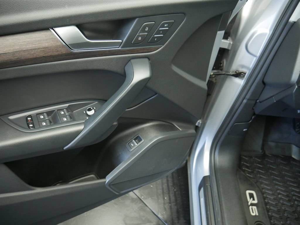 Certified 2023 Audi Q5 2.0T Premium w/ Convenience Package AWD/4WD image 5