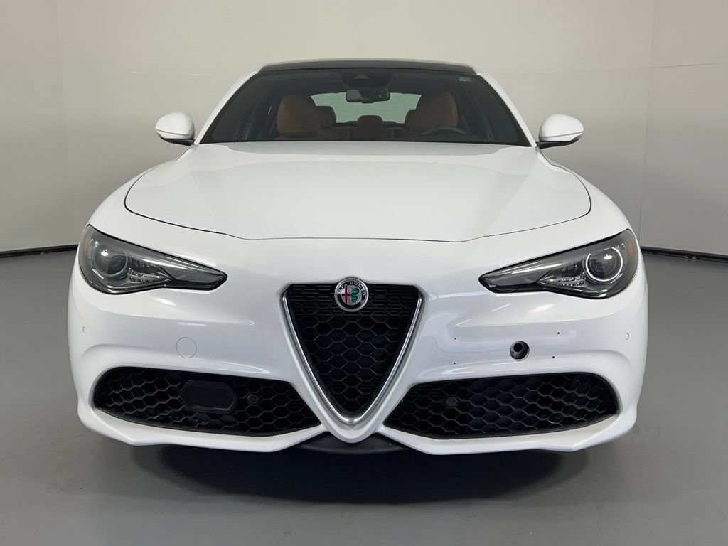Used 2022 Alfa Romeo Giulia Ti AWD/4WD image 2