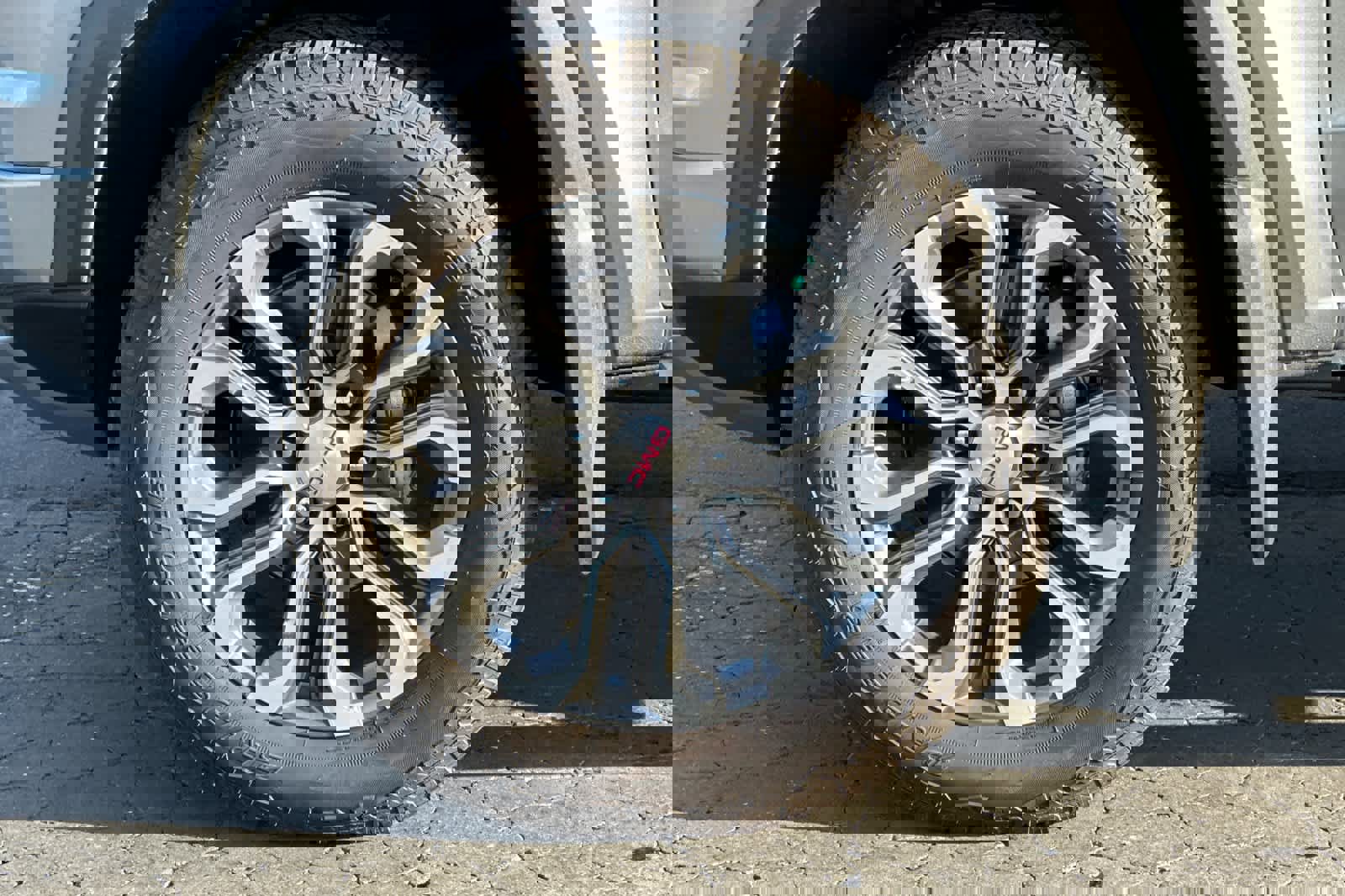 Used 2024 GMC Canyon Denali image 31