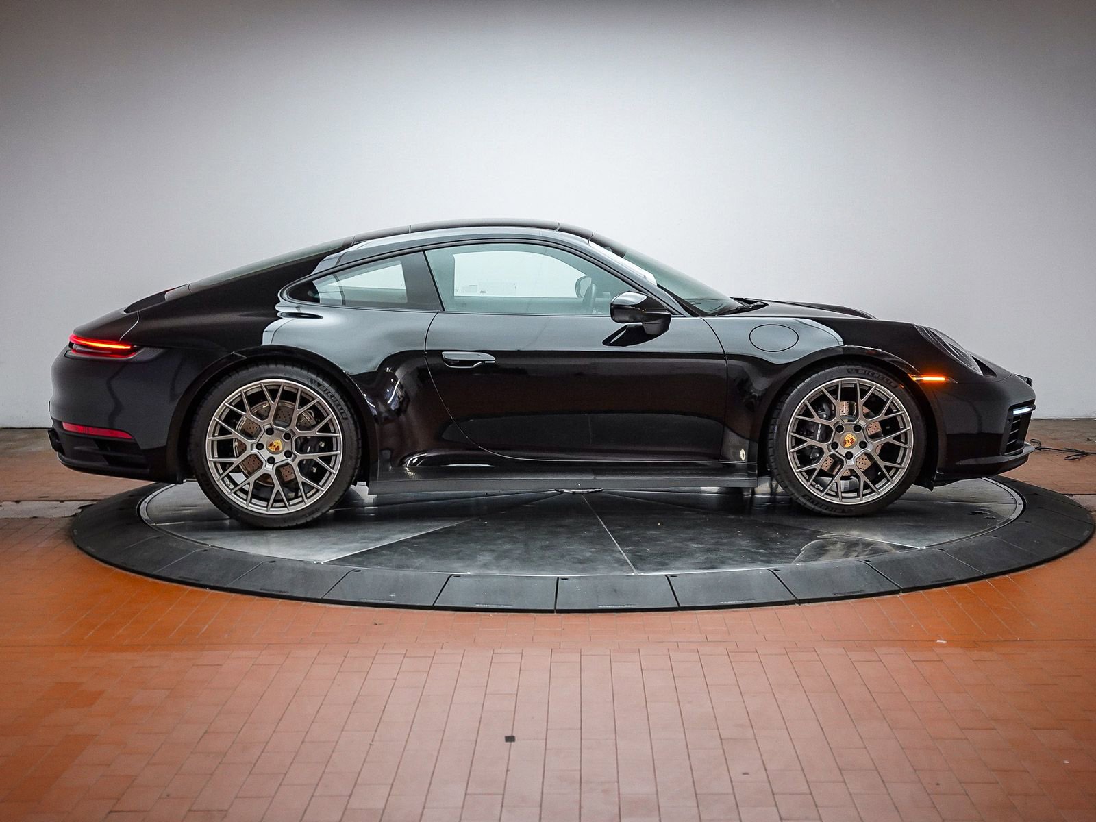 Certified 2023 Porsche 911 Carrera RWD image 10