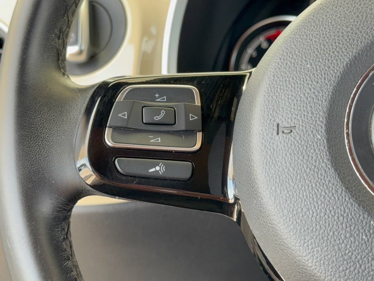 Used 2019 Volkswagen Beetle 2.0T Final Edition SEL FWD image 18