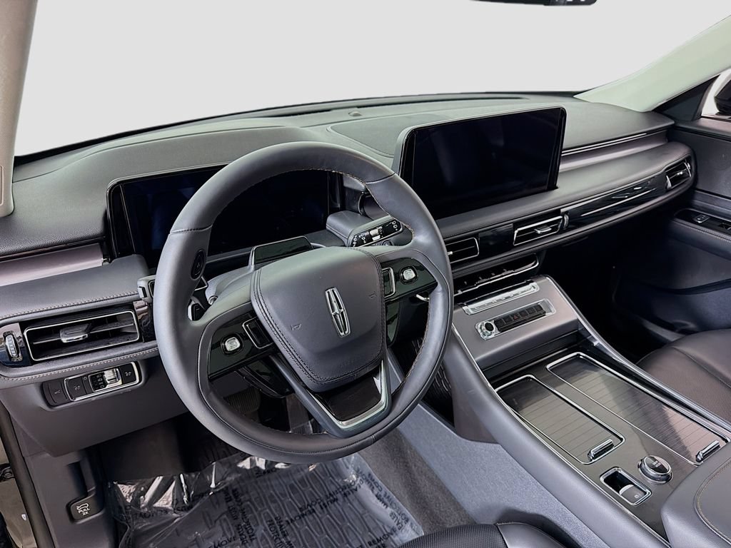 Used 2025 Lincoln Aviator AWD w/ Jet Appearance Package image 23