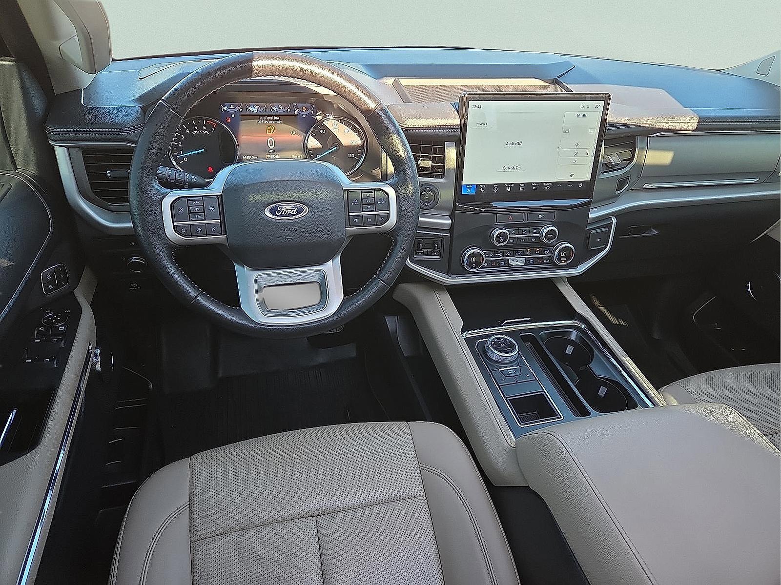 Used 2022 Ford Expedition XLT image 12