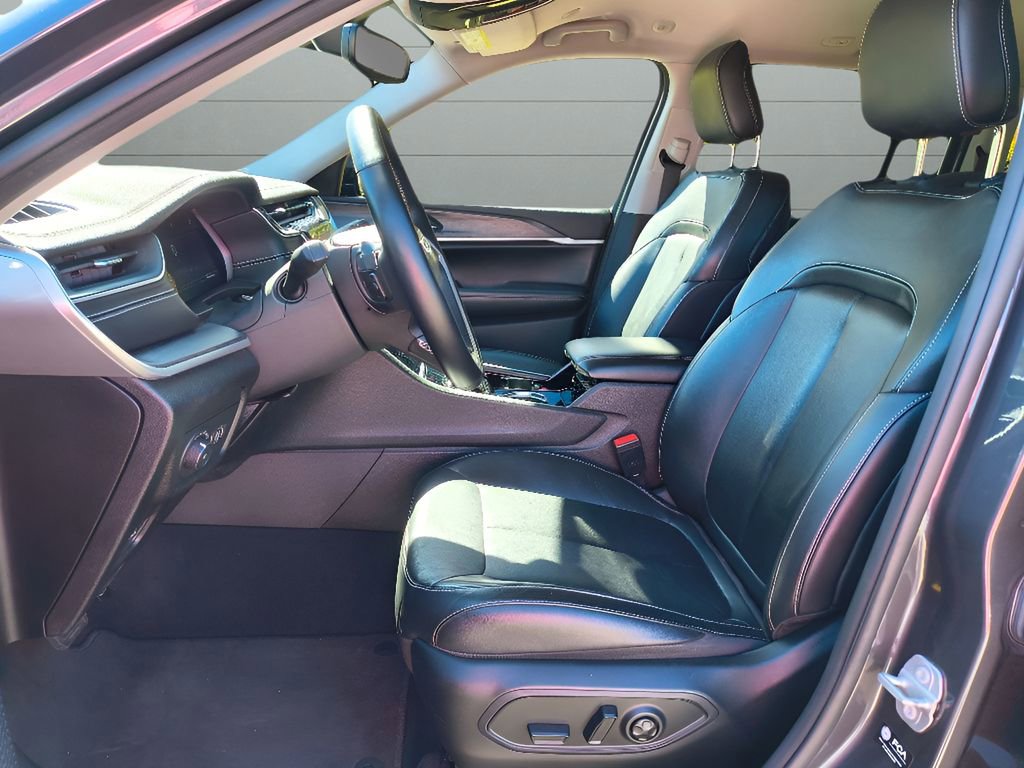 Used 2022 Jeep Grand Cherokee Limited image 17