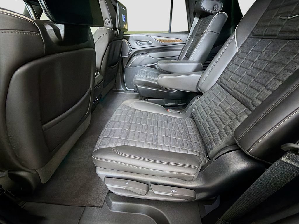 Used 2023 Cadillac Escalade Sport Platinum w/ LPO, ONYX Package AWD/4WD image 31