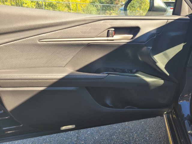 Used 2025 Toyota Camry XSE FWD image 16