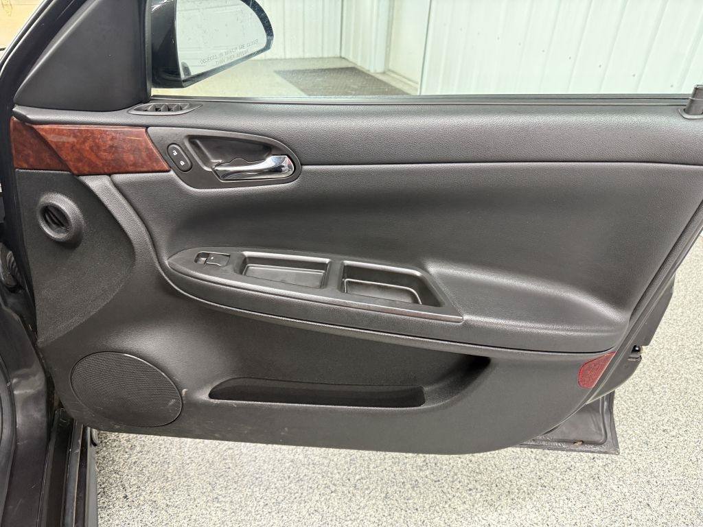 Used 2009 Chevrolet Impala LT FWD image 27
