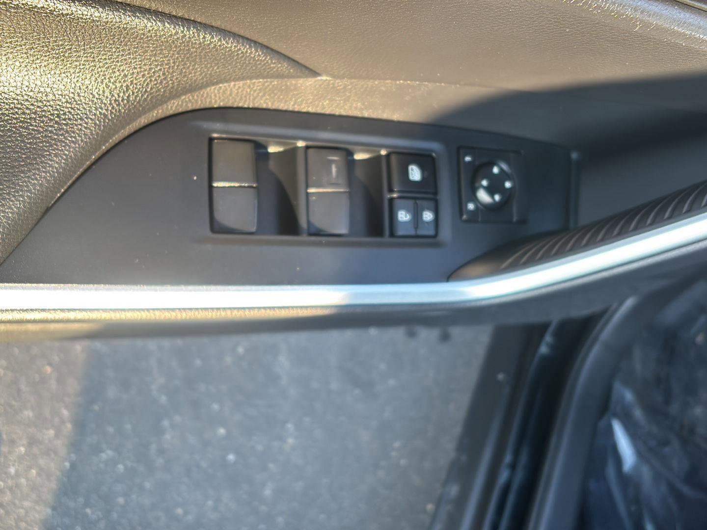 Used 2021 Toyota RAV4 XLE image 17