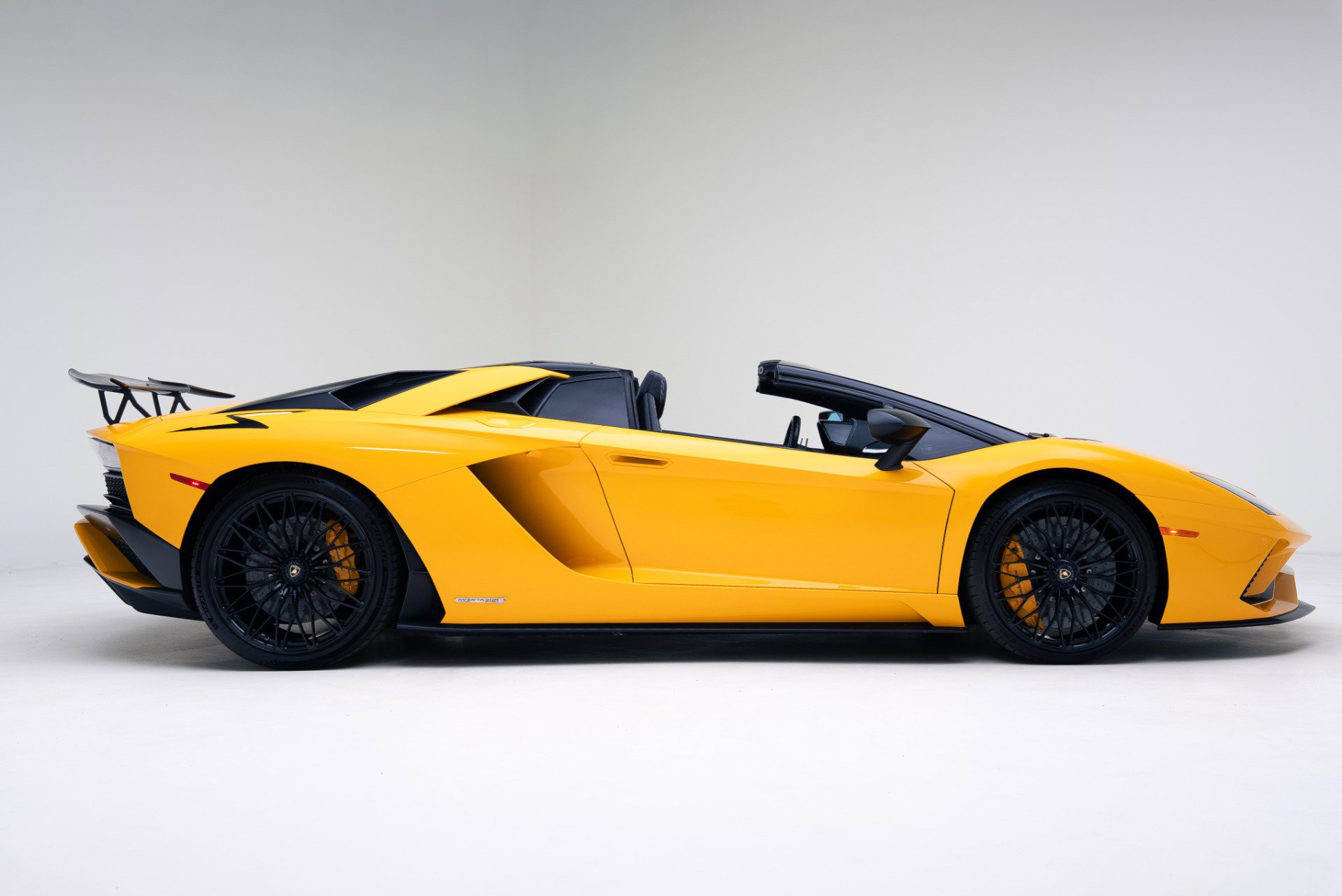 Used 2018 Lamborghini Aventador S image 3