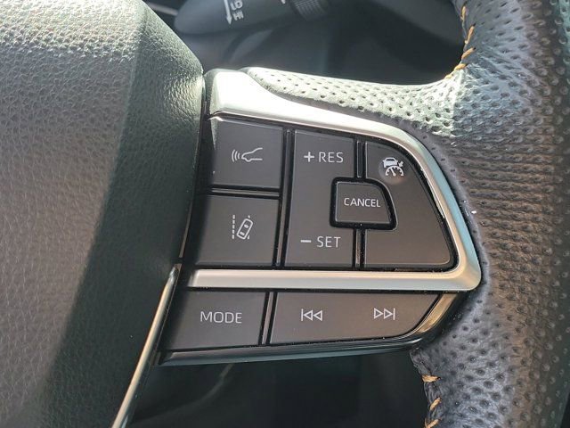 Used 2023 Toyota Sienna XLE Woodland Edition image 11