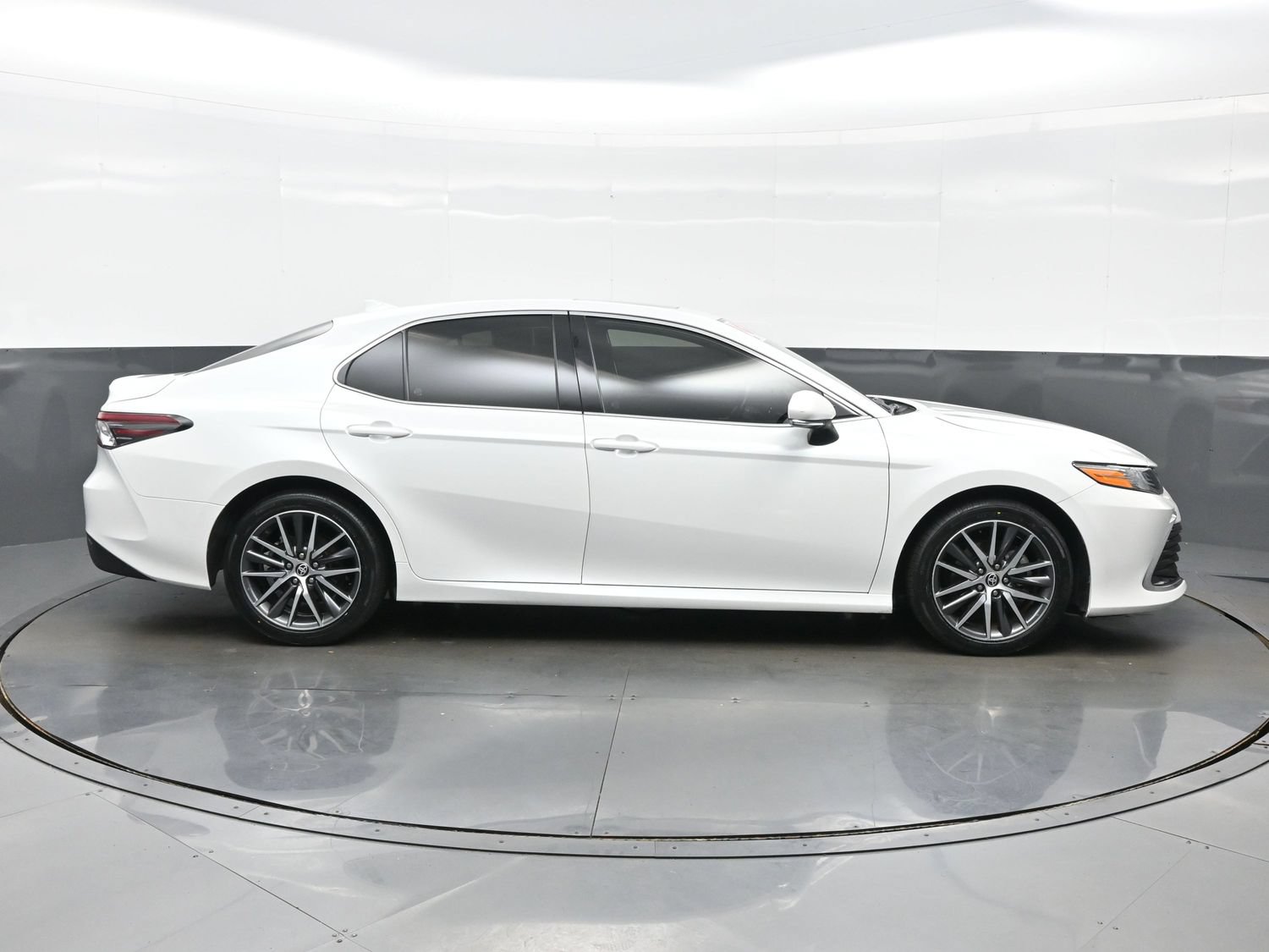Used 2024 Toyota Camry XLE FWD image 7
