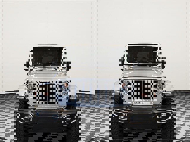 Used 2022 Jeep Wrangler Unlimited Sahara image 3