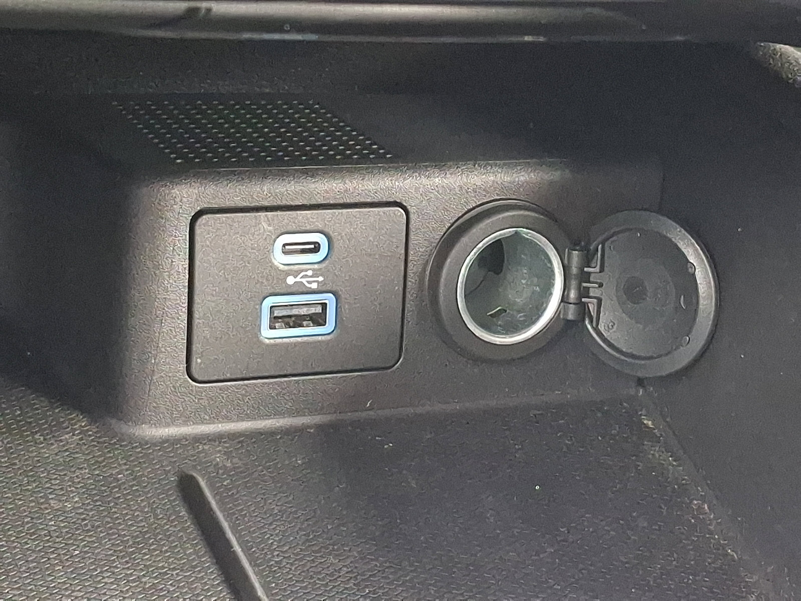 Used 2023 Ford Escape SE image 31