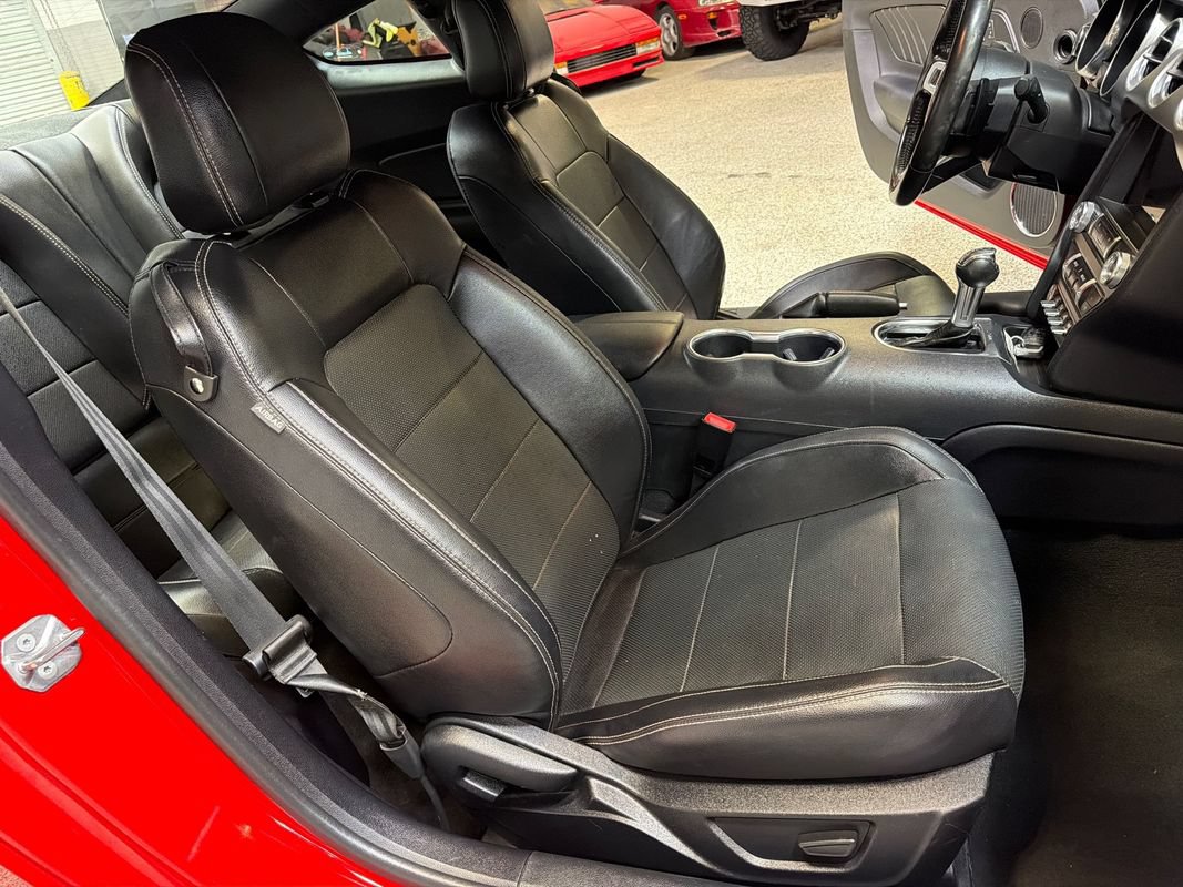 Used 2022 Ford Mustang GT Premium w/ Black Accent Package RWD image 28