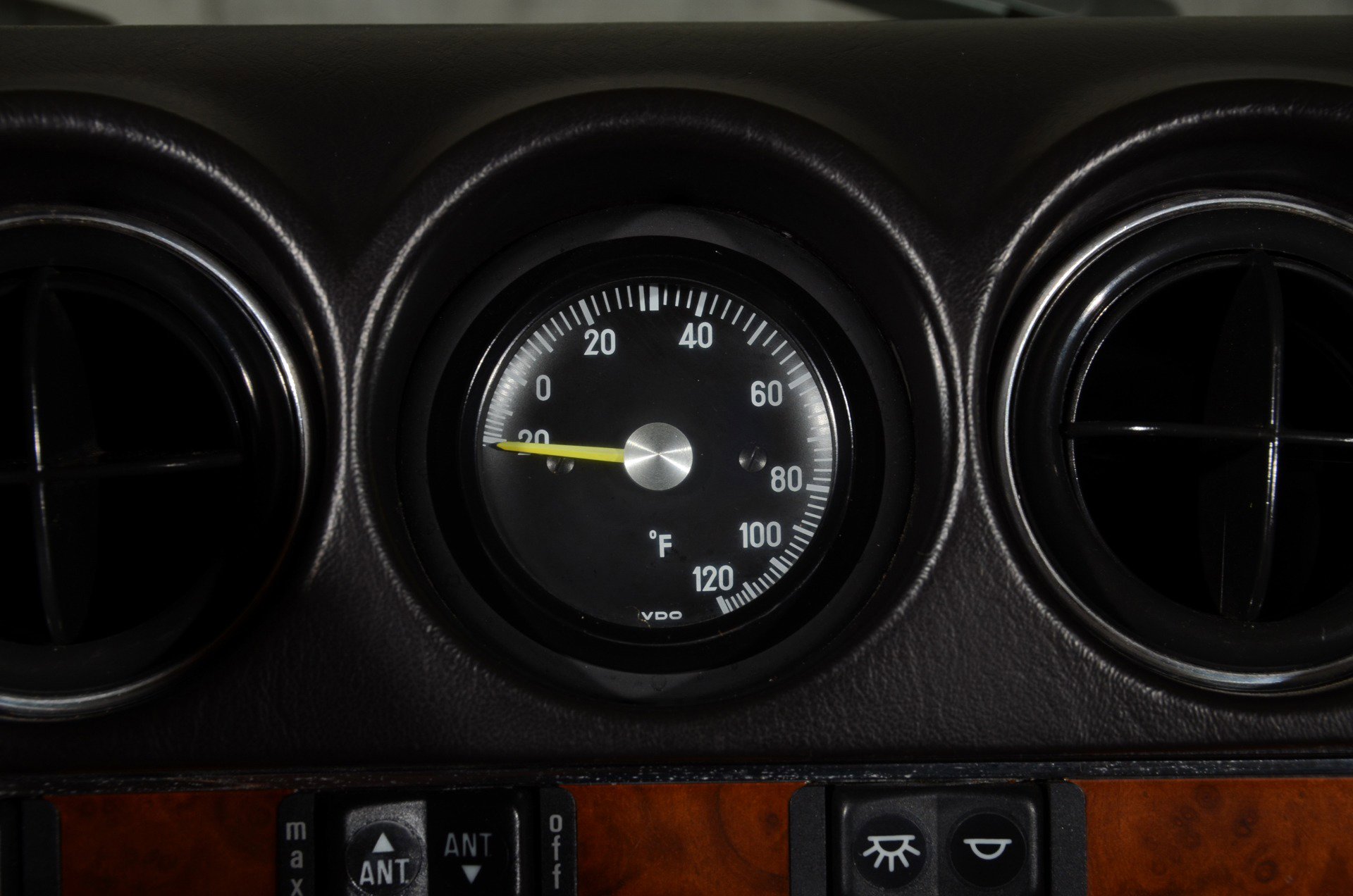 Used 1987 Mercedes-Benz 560 SL image 16