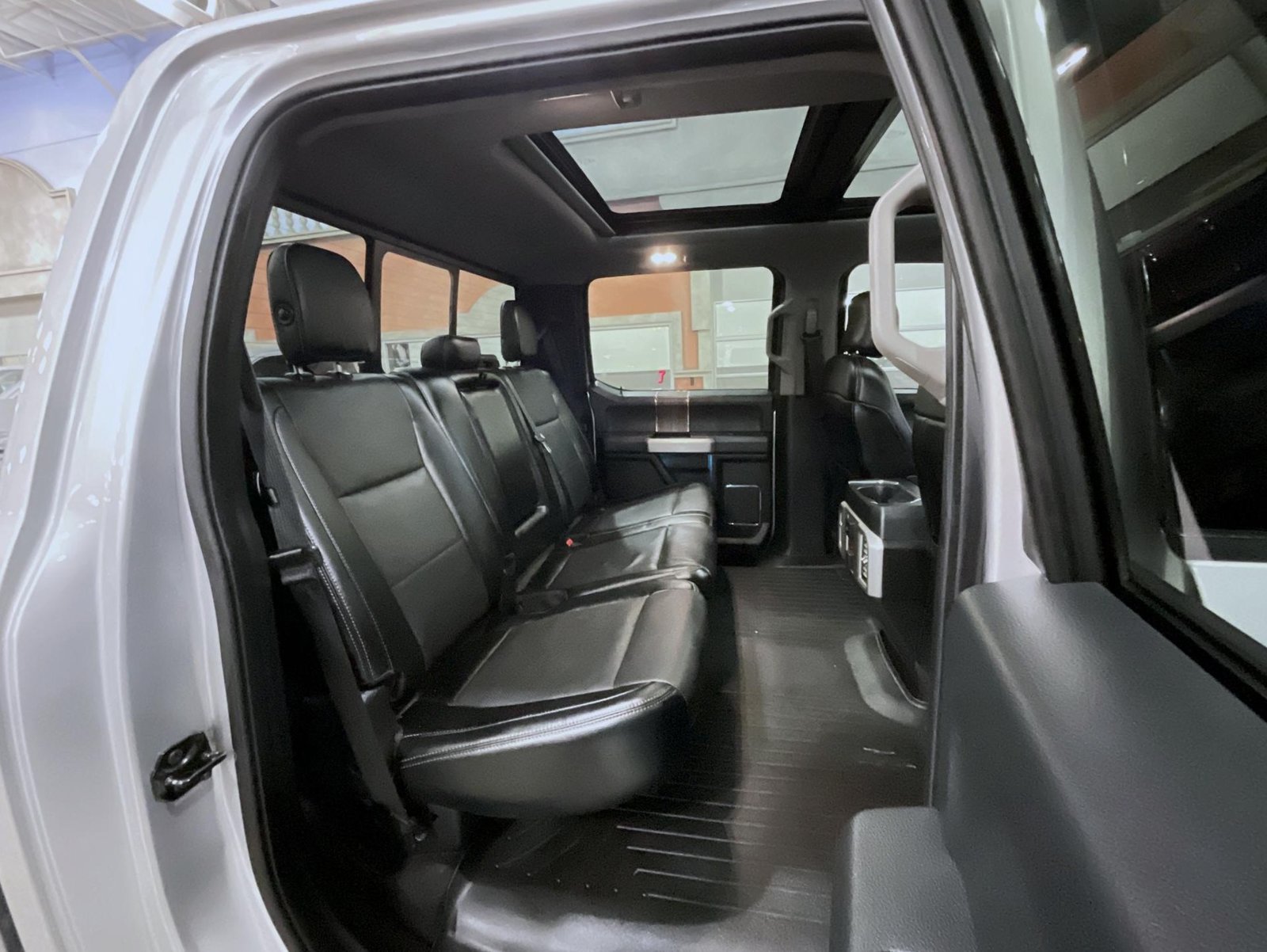 Used 2016 Ford F150 Lariat w/ Equipment Group 502A Luxury AWD/4WD image 18
