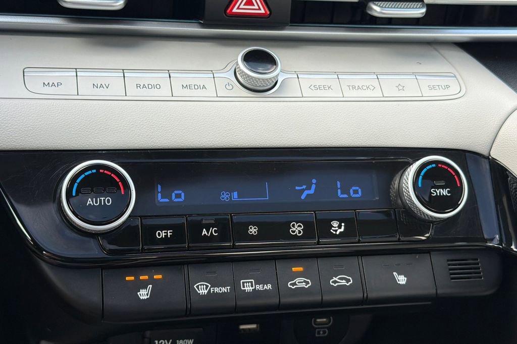 Certified 2024 Hyundai Elantra Limited image 21