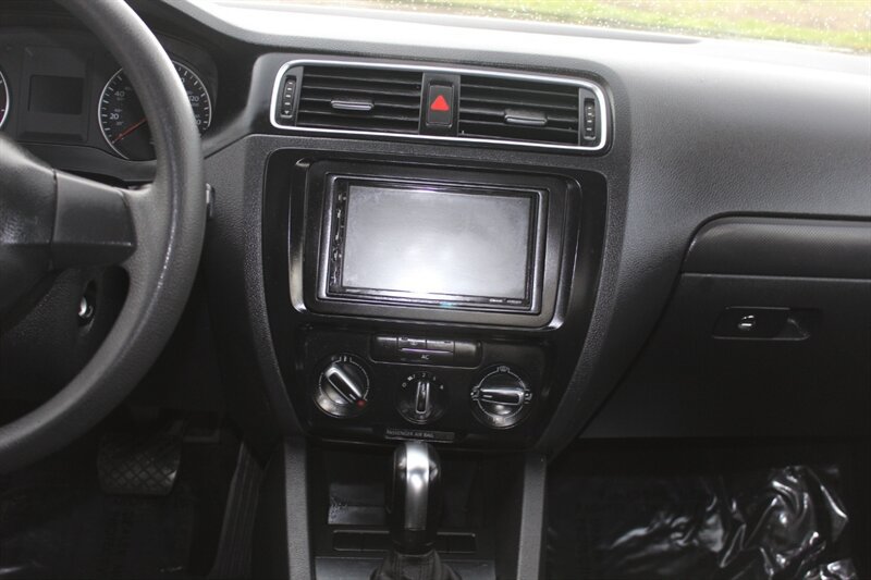Used 2012 Volkswagen Jetta SE FWD image 14
