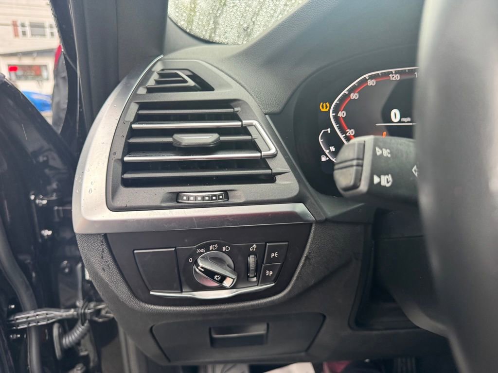 Used 2023 BMW X4 xDrive30i w/ Premium Package image 13
