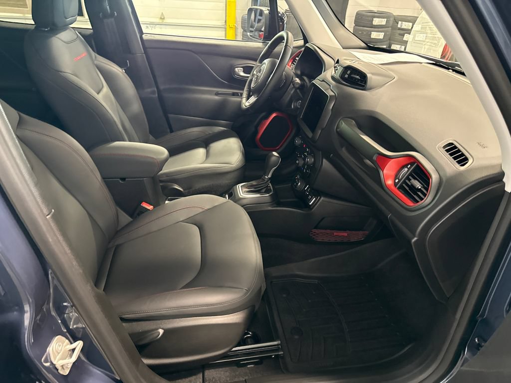 Used 2023 Jeep Renegade Trailhawk w/ Trailhawk Elite Group AWD/4WD image 14