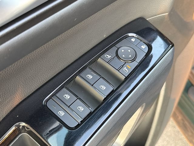 Used 2025 Nissan Pathfinder SL FWD image 25