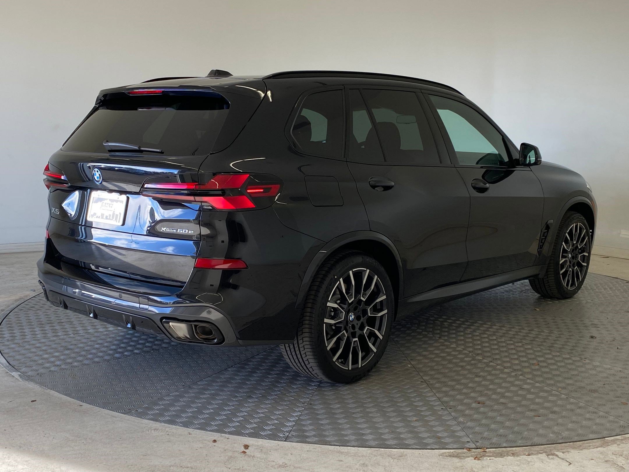 New 2026 BMW X5 xDrive50e w/ M Sport Package image 9