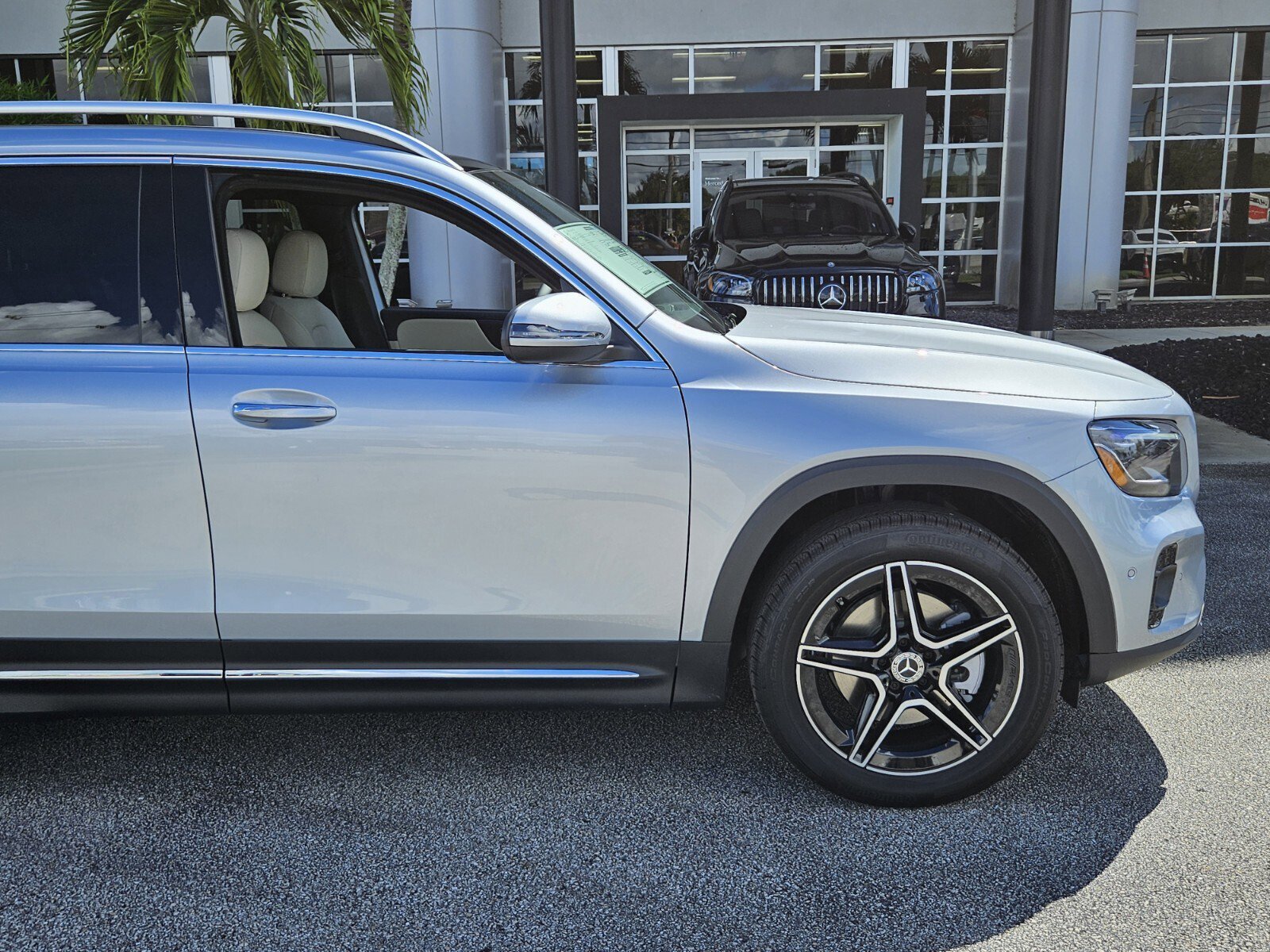 New 2026 Mercedes-Benz GLB 250 image 2