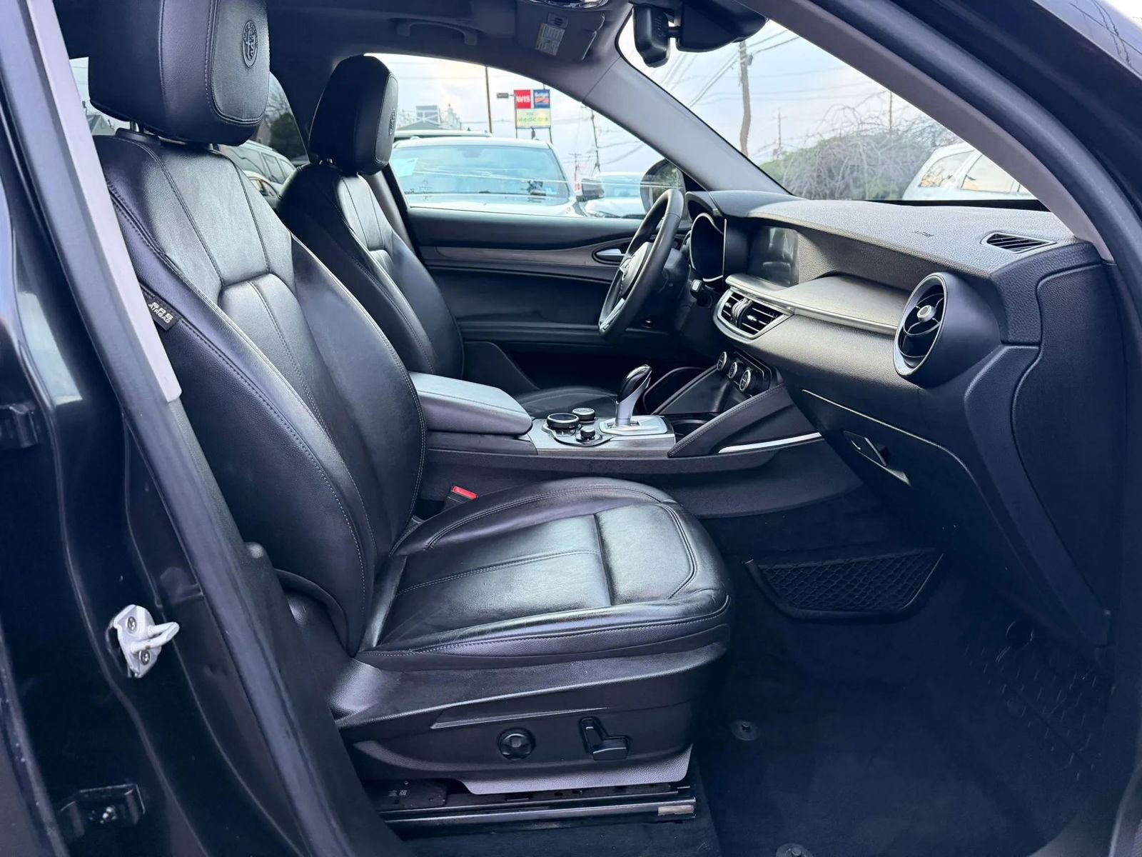 Used 2018 Alfa Romeo Stelvio Ti image 26