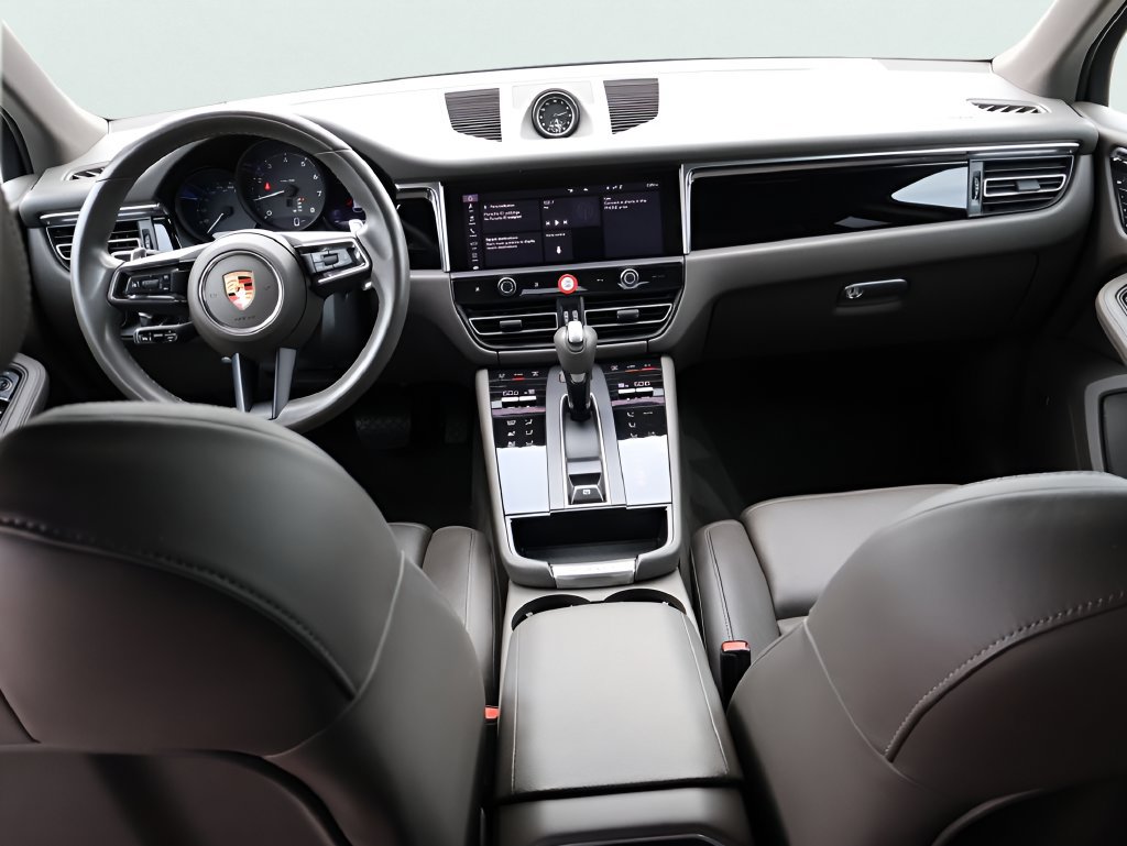 Certified 2024 Porsche Macan AWD/4WD image 19