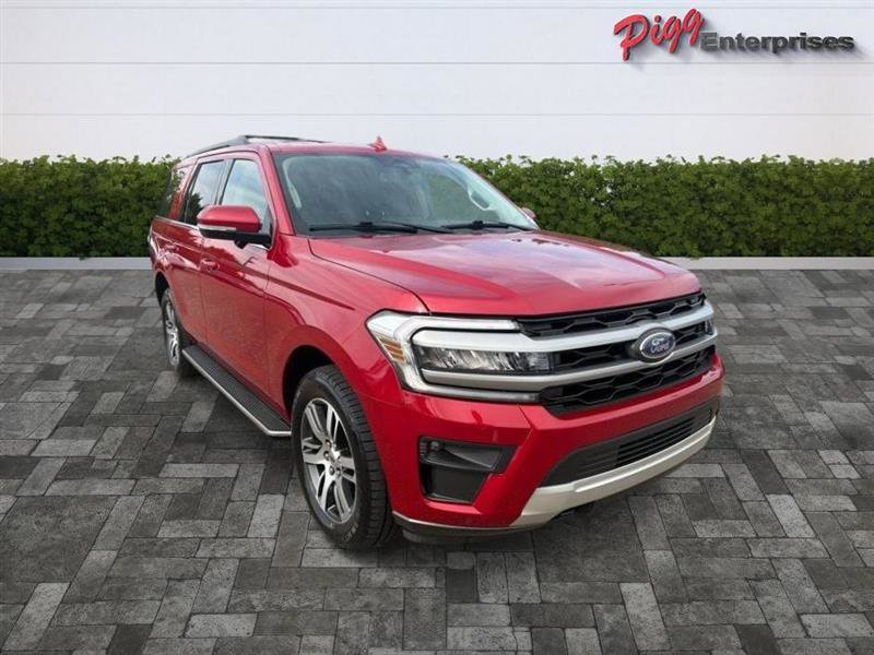 Used 2022 Ford Expedition XLT AWD/4WD image 2