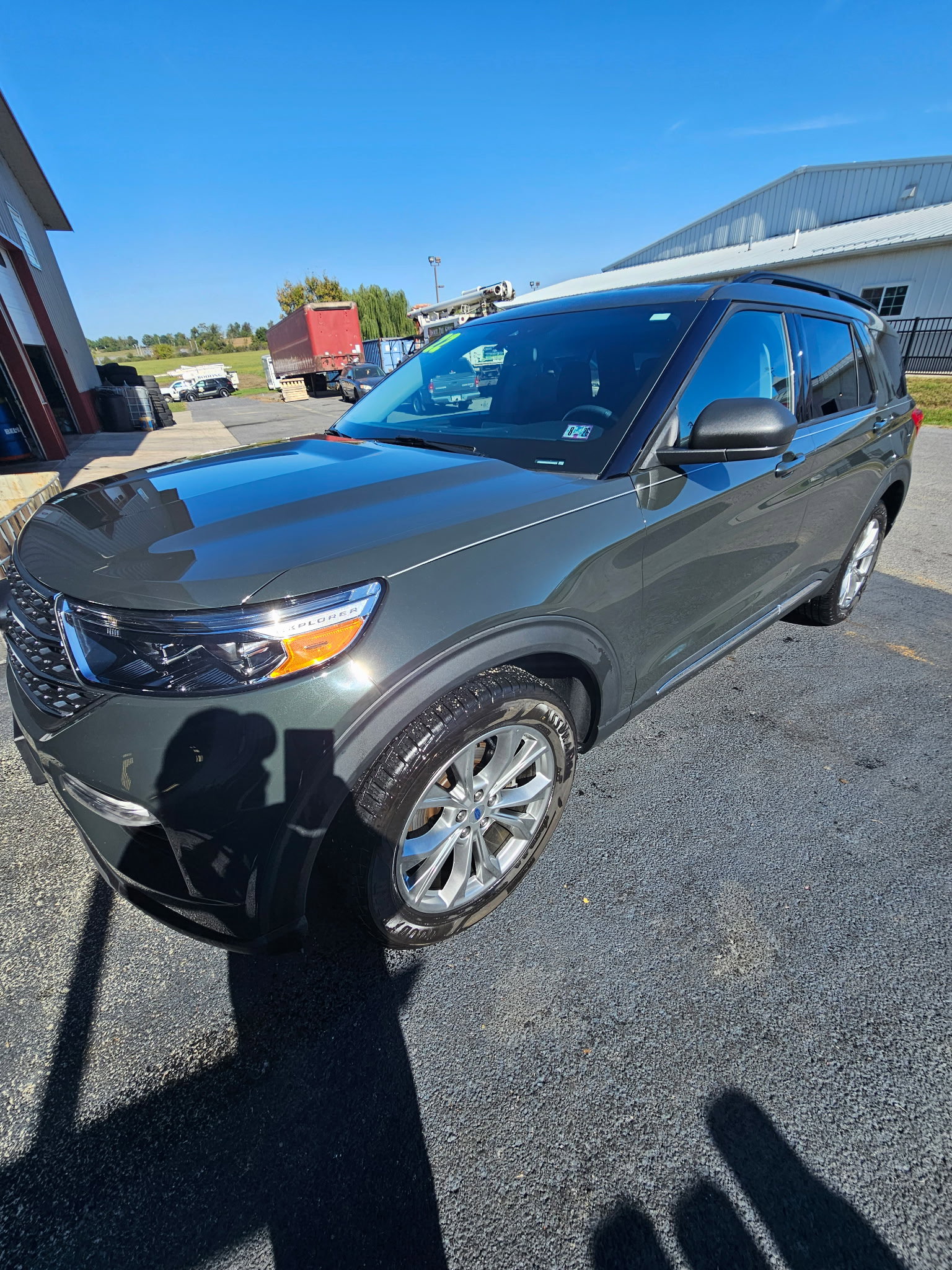 Used 2022 Ford Explorer XLT w/ Equipment Group 202A image 3