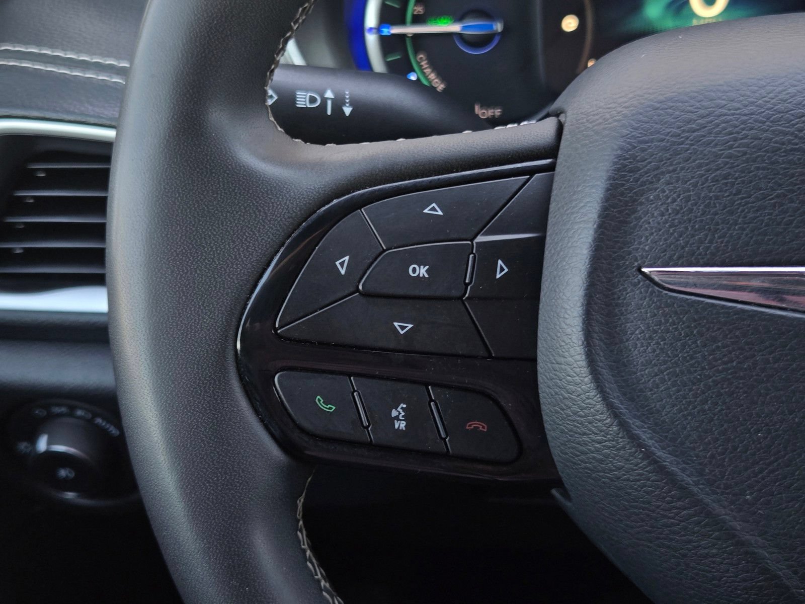 Used 2024 Chrysler Pacifica Limited FWD image 21