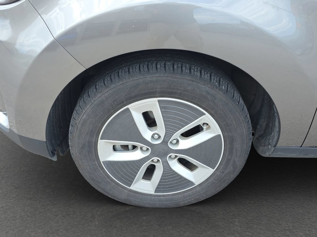 Used 2017 Kia Soul EV + w/ Sun & Fun Package FWD image 4