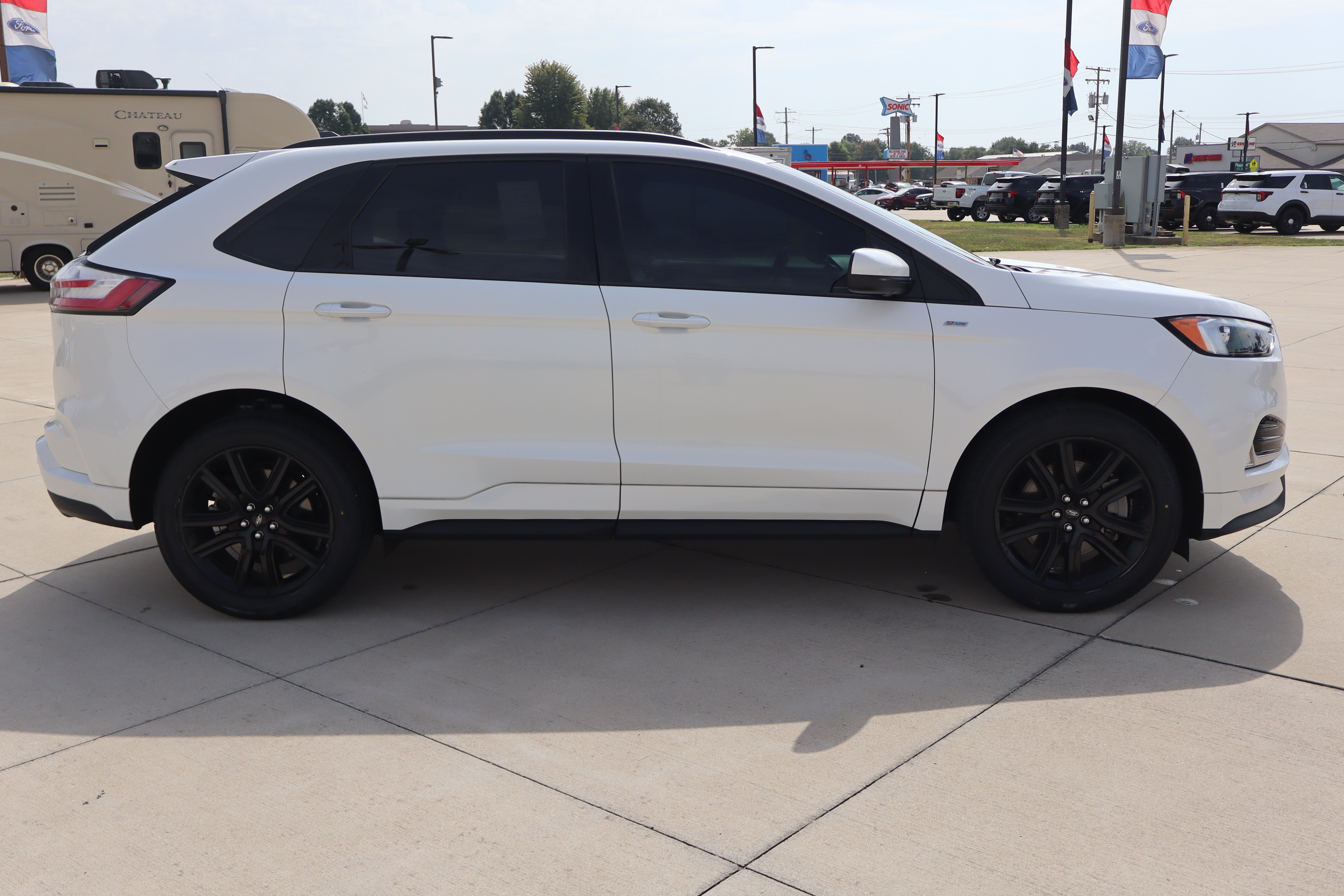 Used 2021 Ford Edge ST-Line w/ Class II Trailer Tow Package AWD/4WD image 4
