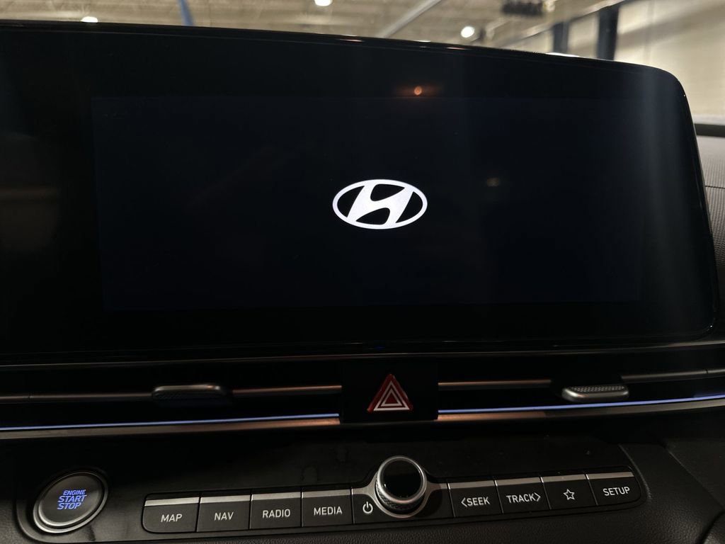 Used 2024 Hyundai Elantra Limited image 12