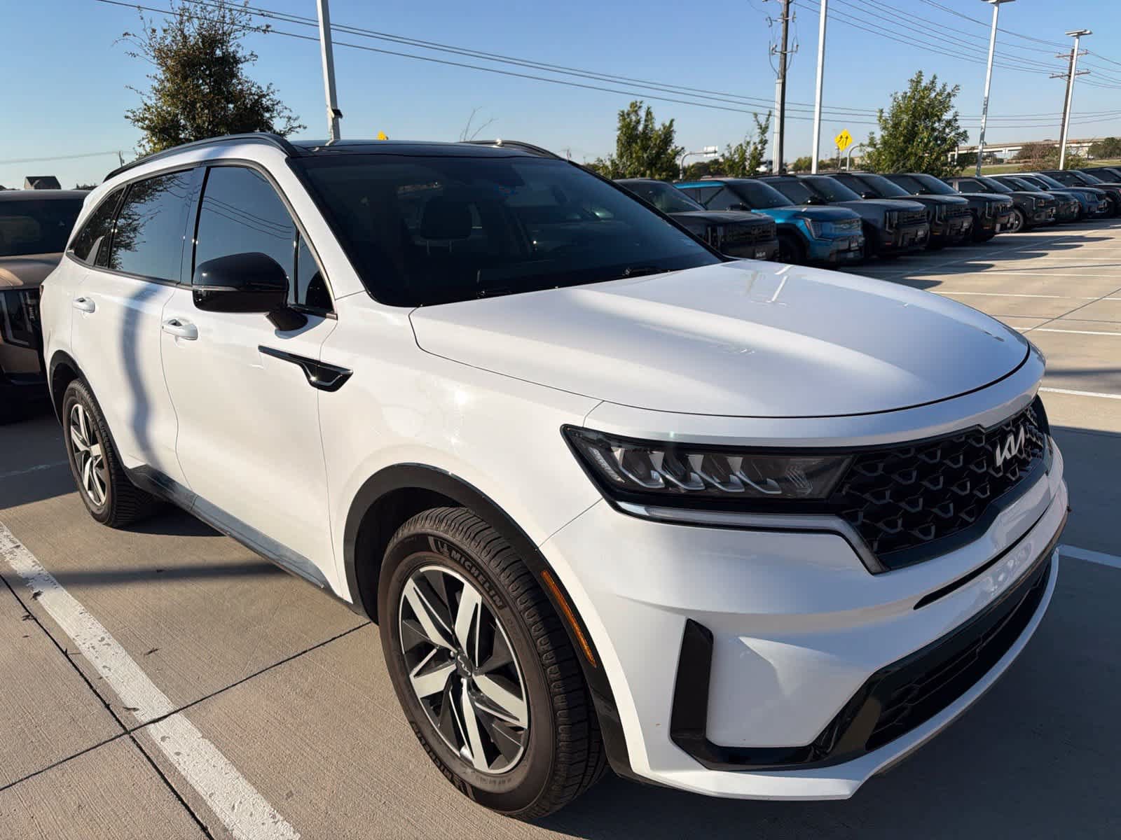 Certified 2022 Kia Sorento S w/ Panoramic Sunroof Package FWD image 2