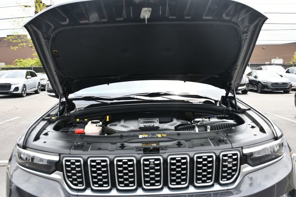 Used 2023 Jeep Grand Cherokee Summit AWD/4WD image 16