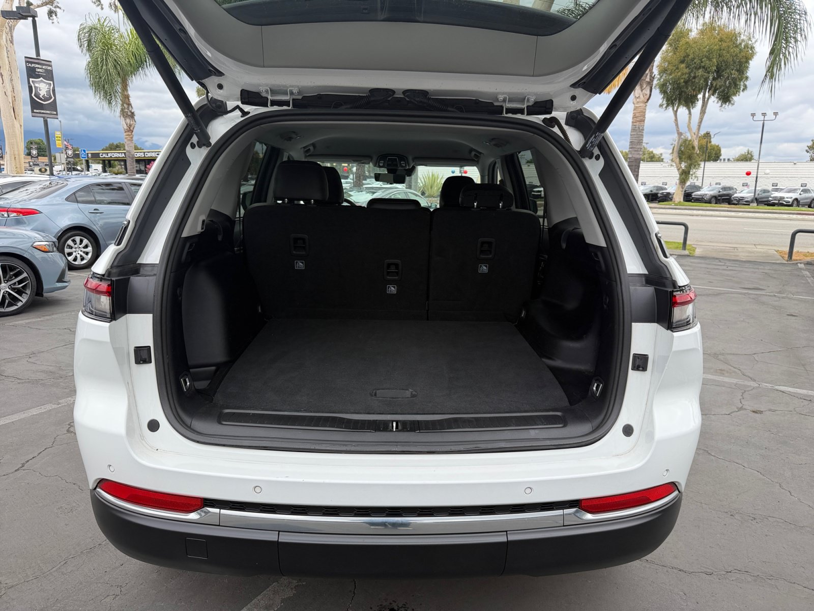 Used 2023 Jeep Grand Cherokee Limited w/ Luxury Tech Group II RWD image 22