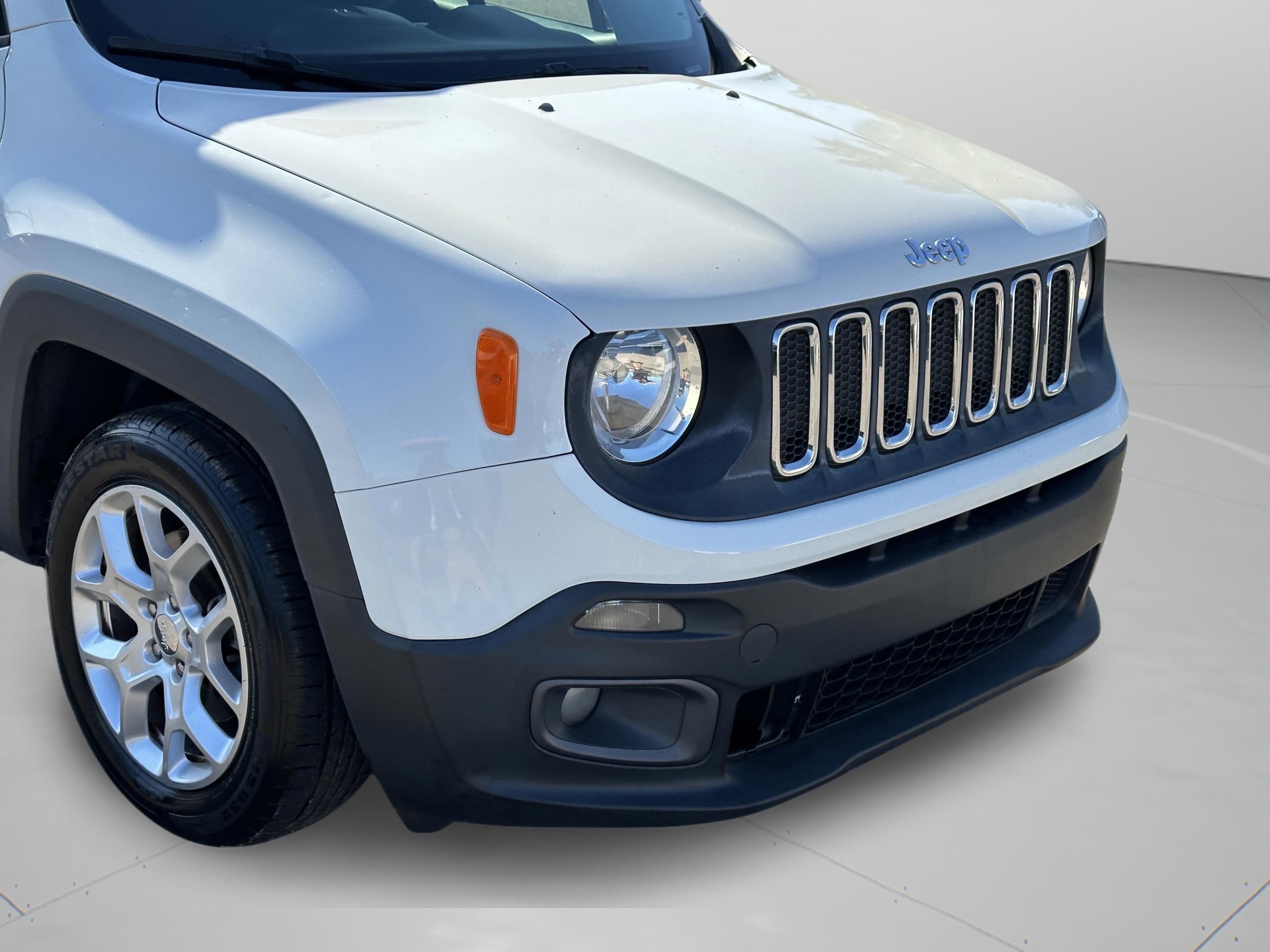 Used 2017 Jeep Renegade Latitude image 34